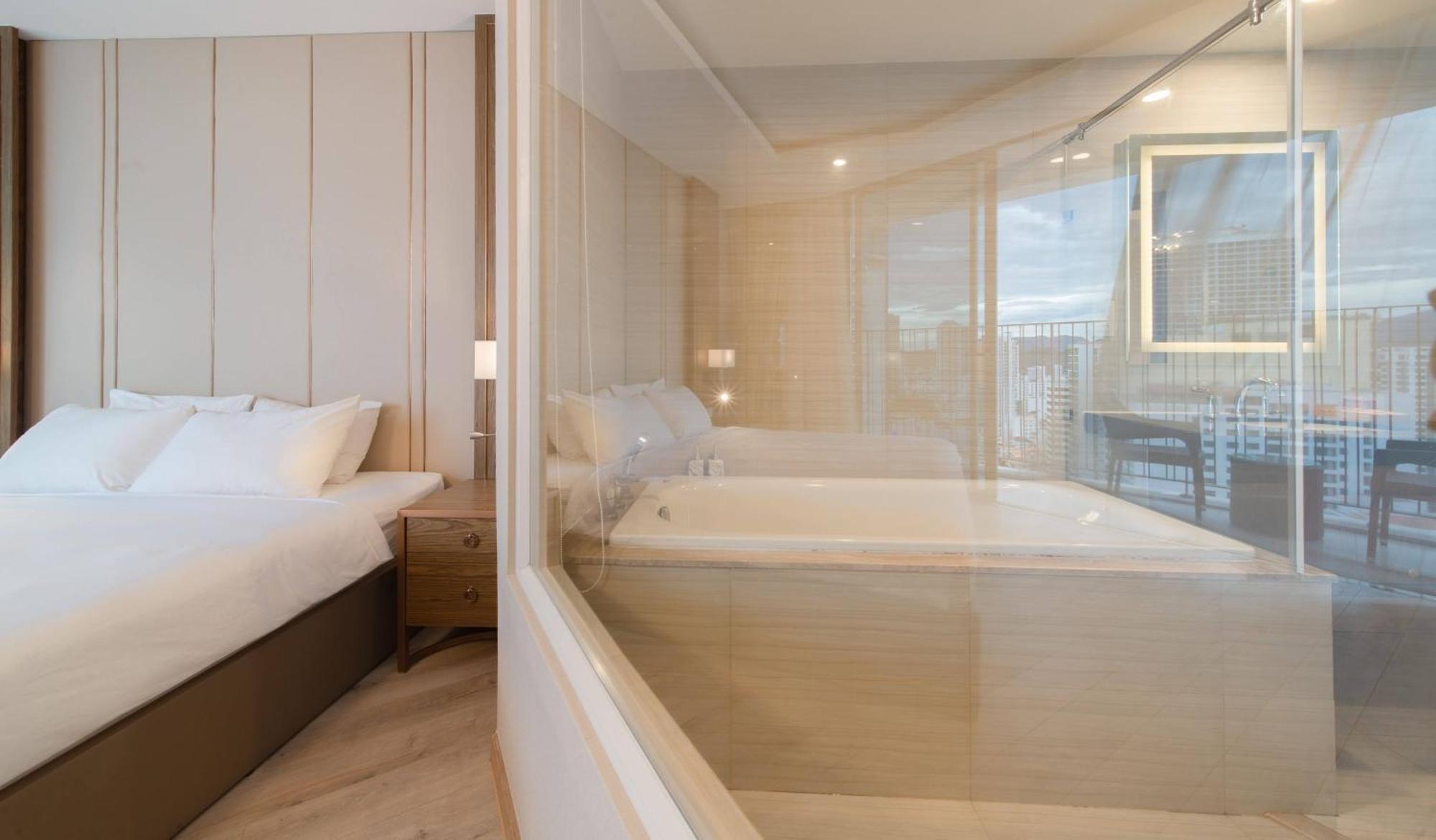 Coastal Panorama Oceanfront Suites Nha Trang Ngoại thất bức ảnh