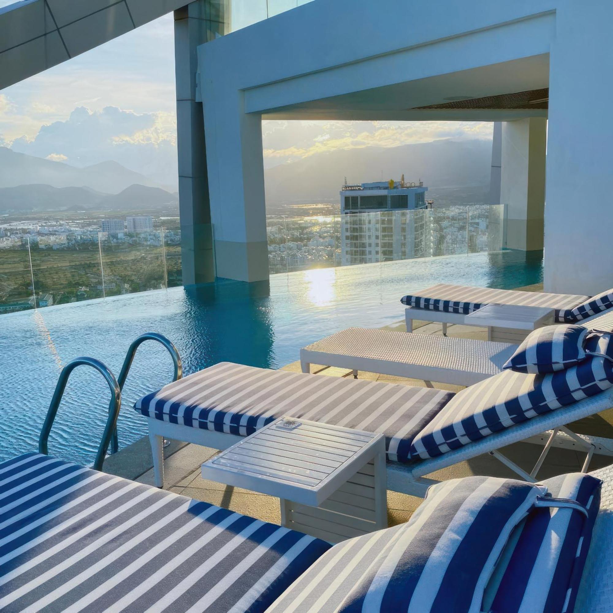 Coastal Panorama Oceanfront Suites Nha Trang Ngoại thất bức ảnh