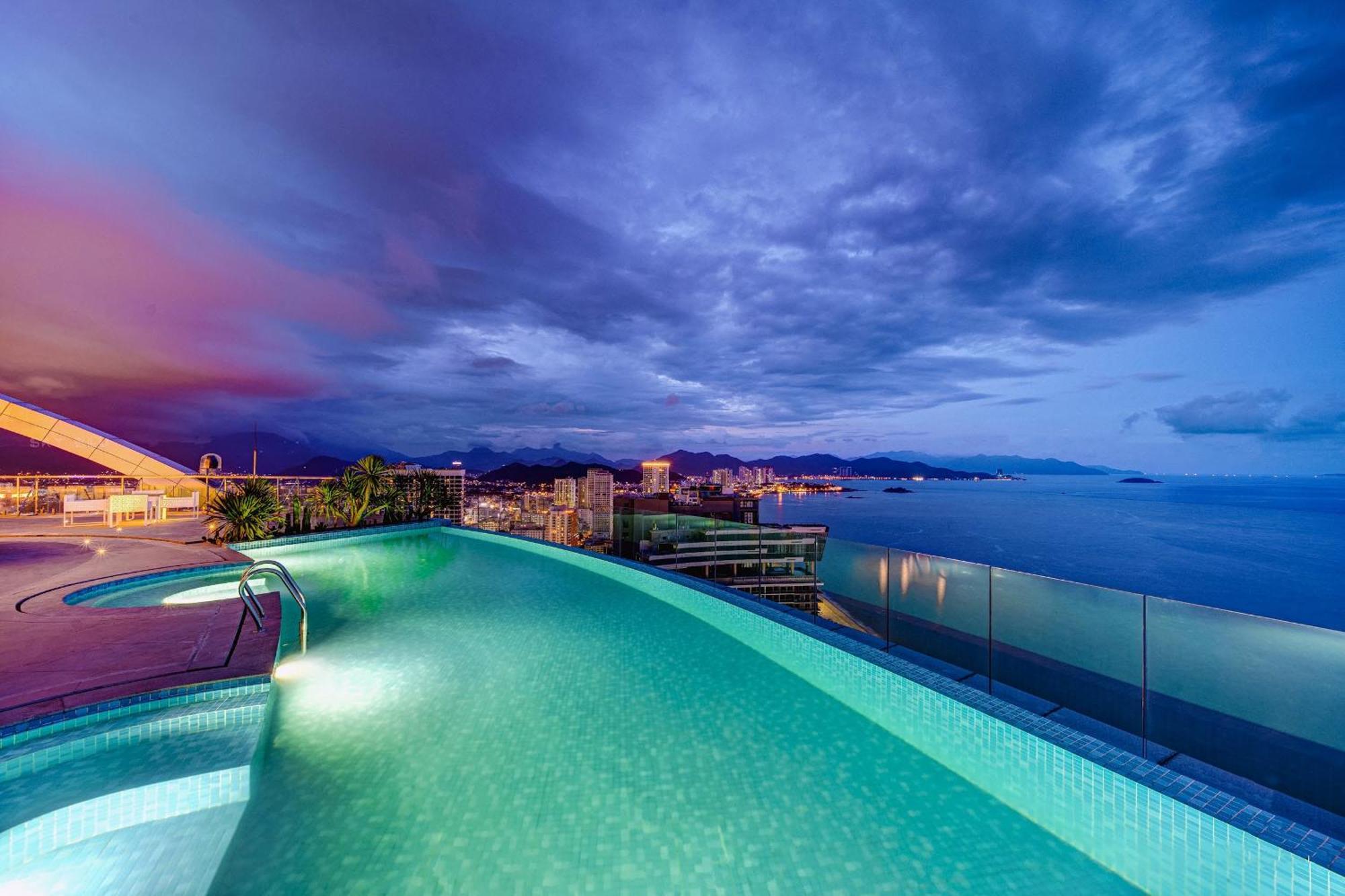 Coastal Panorama Oceanfront Suites Nha Trang Ngoại thất bức ảnh